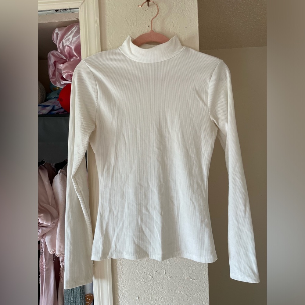 RUE21 Women’s White Turtleneck Size: Small